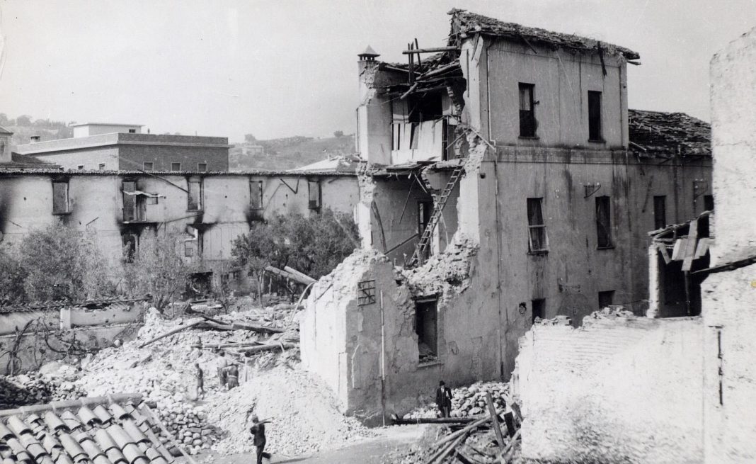 bombardamento-cosenza-1943-storia-propaganda-realta