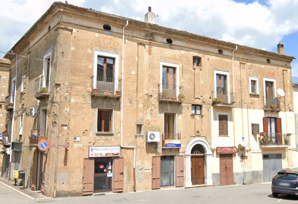 Spezzano Albanese, palazzo Scorza, al cui primo piano visse e morì Francesco Coppola.